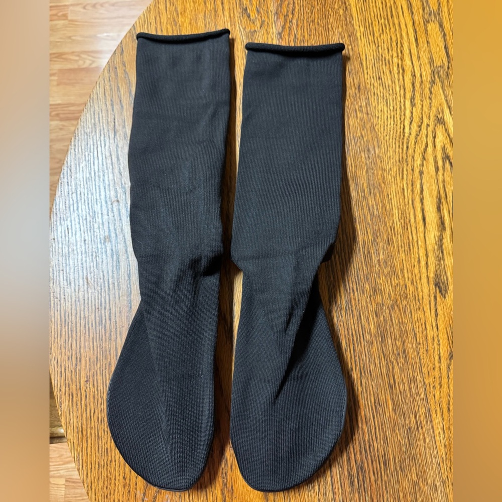 YZY Pods Men’s Size 1 and Size 2 Comes with black bag  Brand New/Ready to Ship